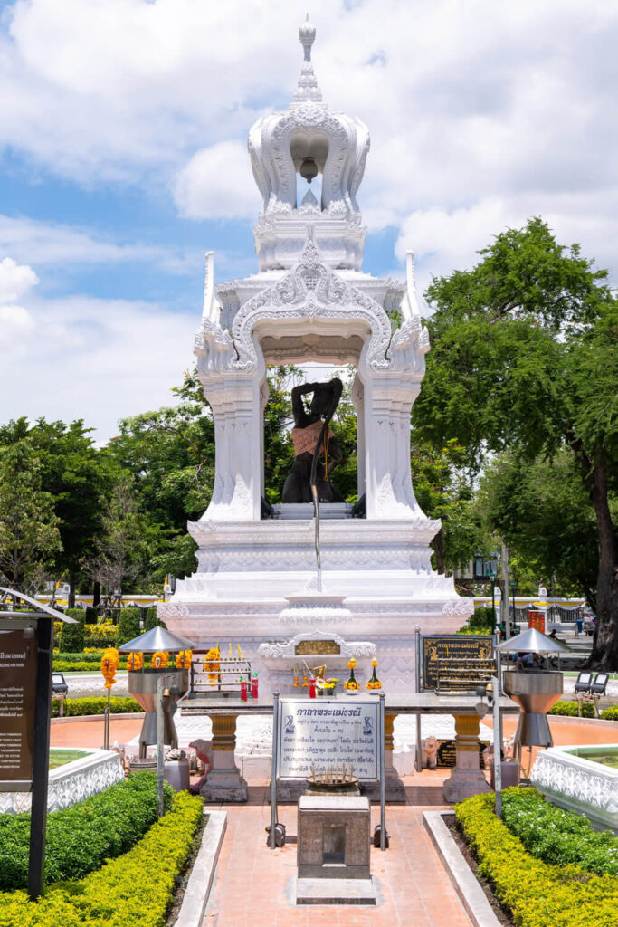 ศาลพระแม่ธรณีบีบมวยผม